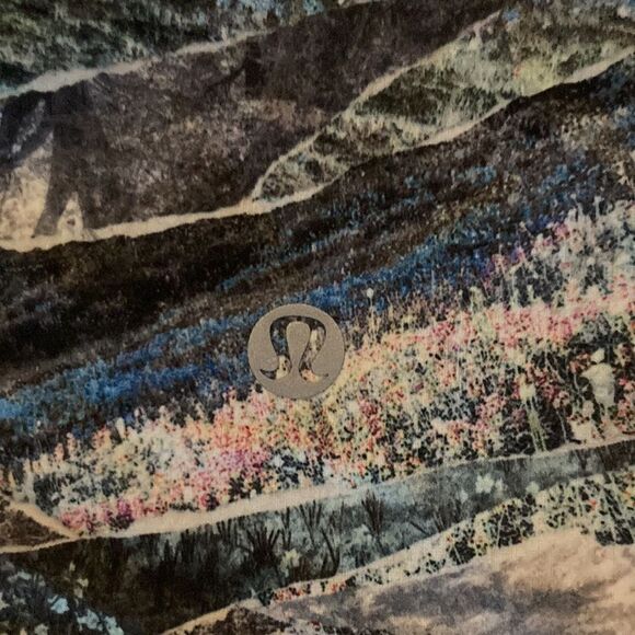 EUC Lululemon Choose A Side Short 3” Springscape Multi/French - Picture 5 of 11